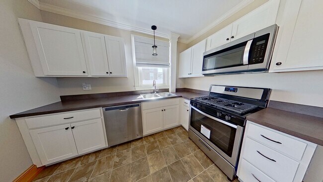 Foto del edificio - Spacious 3 Bedroom Home with One Car Garage