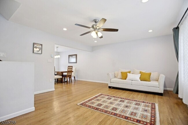 Building Photo - 82 Eaton Pl