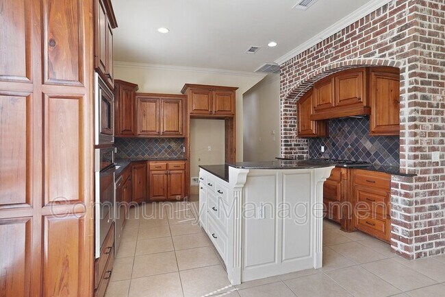 Building Photo - 9061 Glenfield Dr