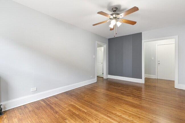 Building Photo - 1611 W Juneway Terrace