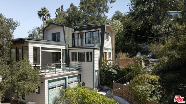 Building Photo - 1212 Fernwood Pacific Dr