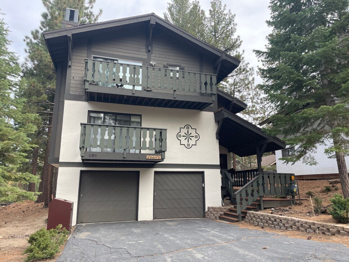 Primary Photo - Completely remodeled 2 bedroom home with g...
