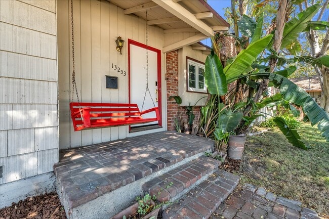 Building Photo - 13253 Magnolia Blvd