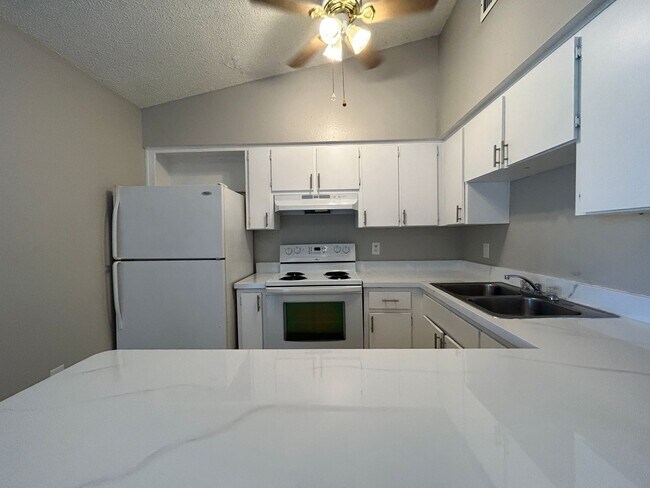 Foto del edificio - 3011-3011 Santa Barbara Blvd