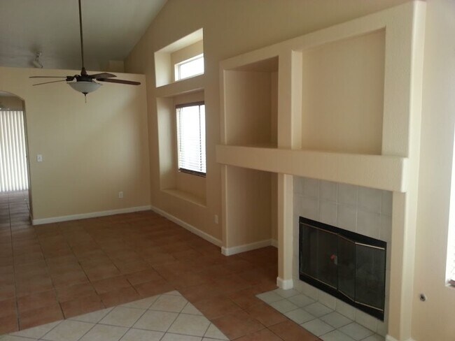Building Photo - WONDERFUL SINGLE FAMILY HOME IS READY FOR YOU