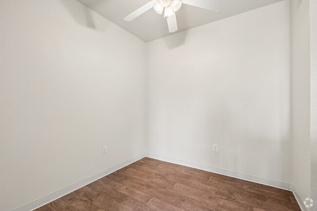 2BR, 2BA - 1,000SF - Dining Room - Savannah at Southport