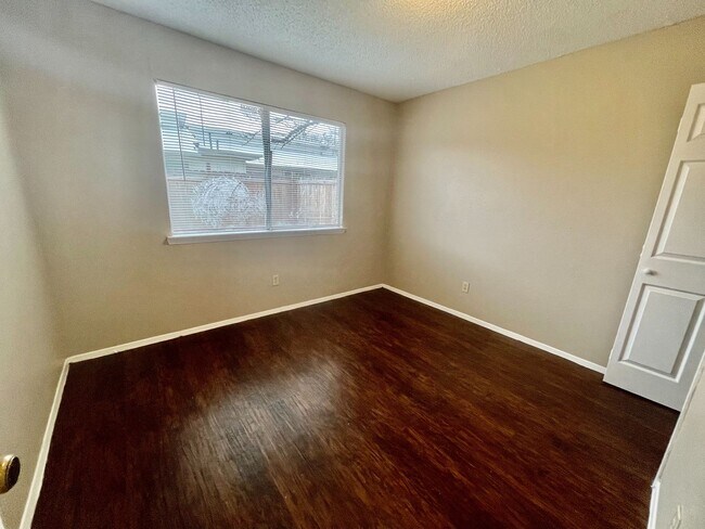 Building Photo - 302 W. William Cannon Drive