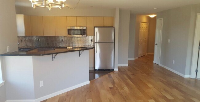 Building Photo - 412 11th Ave