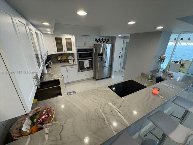 Building Photo - 2030 S Ocean Dr