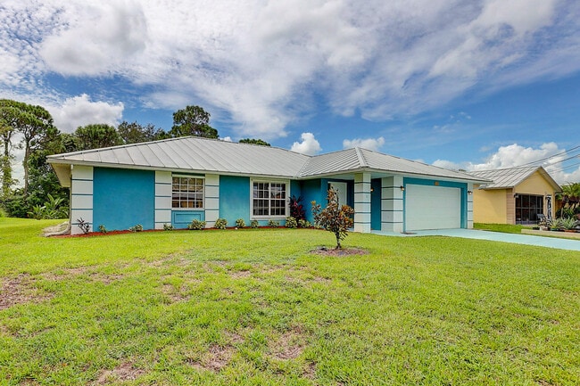 Building Photo - 1032 SW Romaine Ln