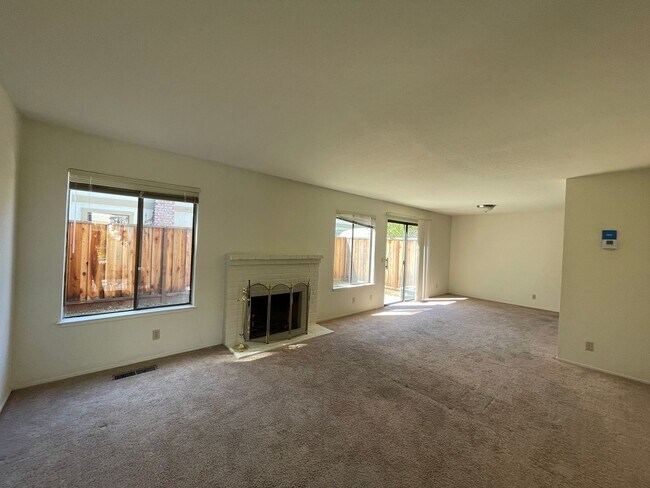 Foto del edificio - 3bd/2ba - Santa Clara Townhouse with 2 Car Garage