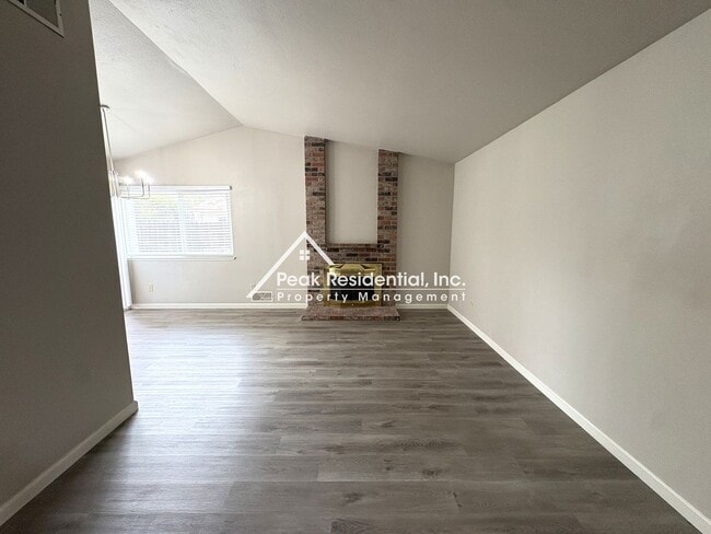 Building Photo - Very Nice 3 bd/2ba Elk Grove Home with 2 C...