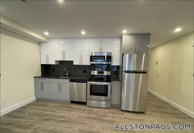 Building Photo - 1028a Commonwealth Ave