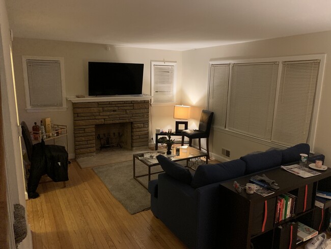 Building Photo - 2411 Kenton Pl