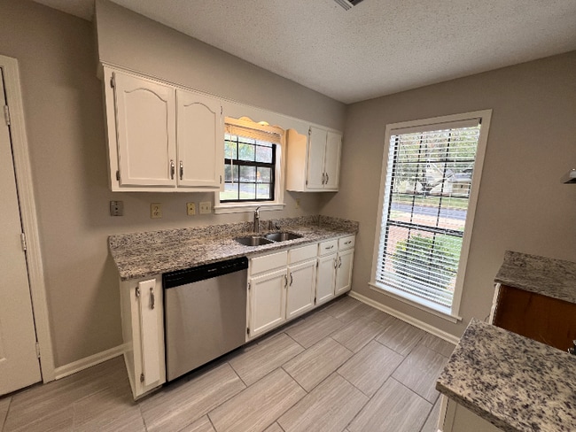 Foto del edificio - 7358 Country Side Rd