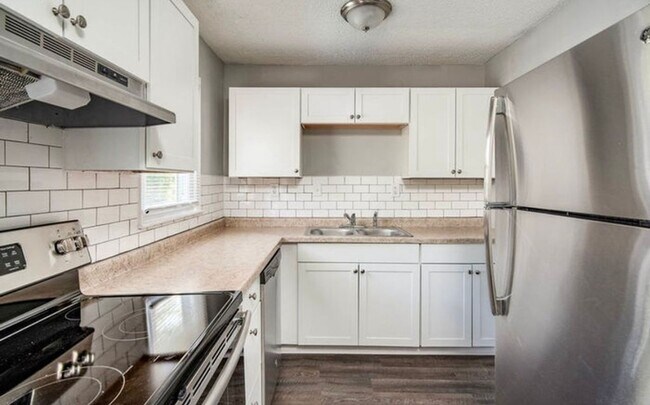 Foto del edificio - Coming Soon! South KC Home! $1325.00!