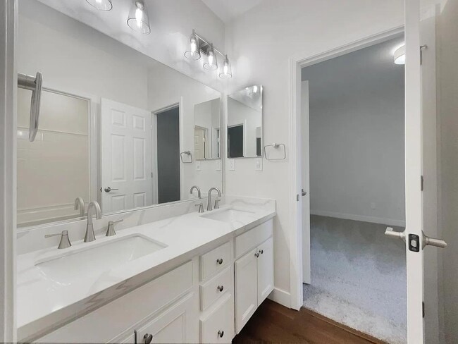 Foto del edificio - 1672 Lombard Ln