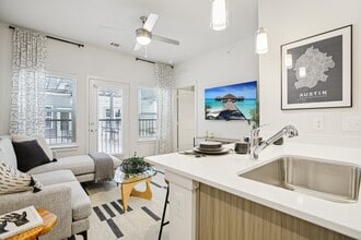 Building Photo - Matador