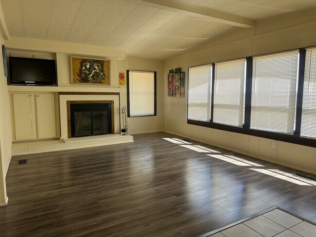 Foto del edificio - 10690 Goss Rd