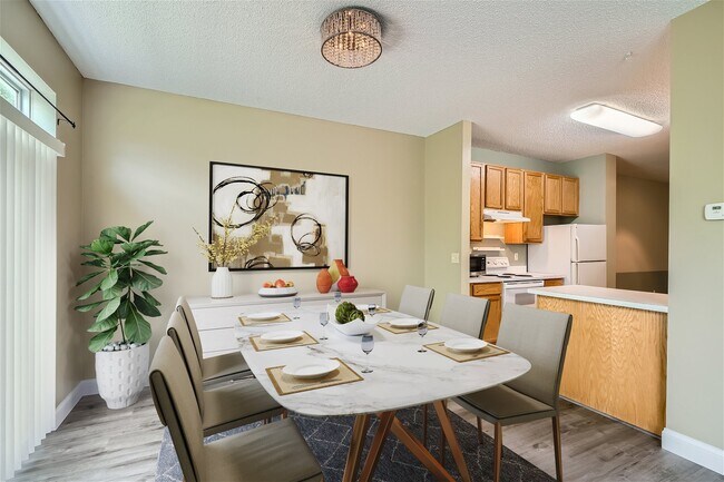 Informal dining area - 16360 Jamison Path