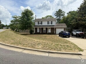 Building Photo - 2901 Peacock St