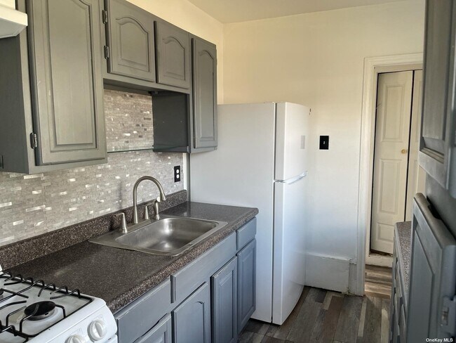 Building Photo - 14-49-49 Granada Pl