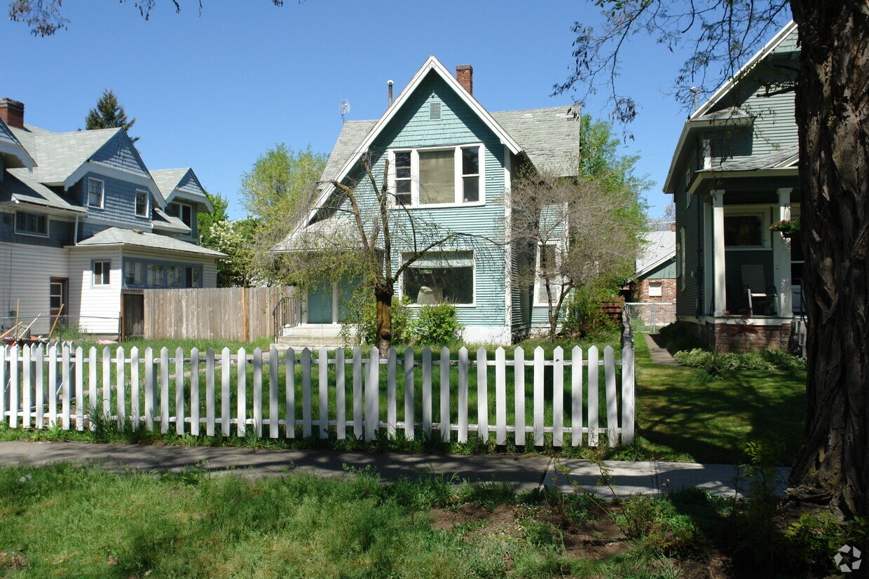 Building Photo - 1122 W Augusta Ave