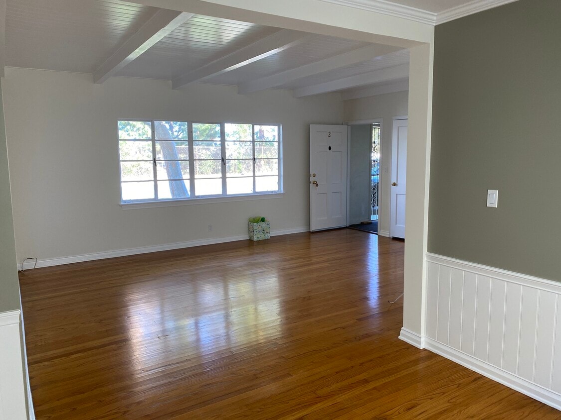 Living room - 15900 W Sunset Blvd