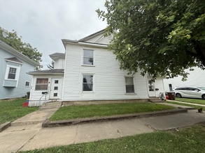 Building Photo - 221 E 5th St