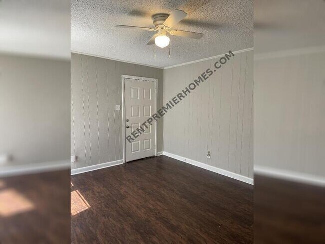 Building Photo - 303 Bass Ln