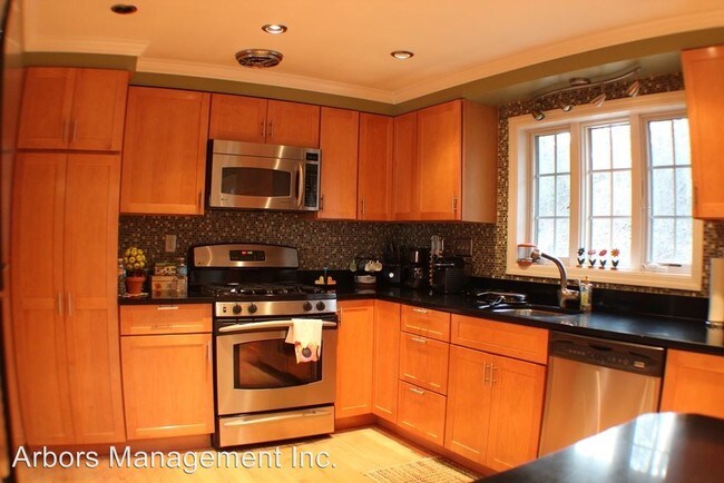 Building Photo - 4 br, 2.5 bath House - 1288 Firwood Drive