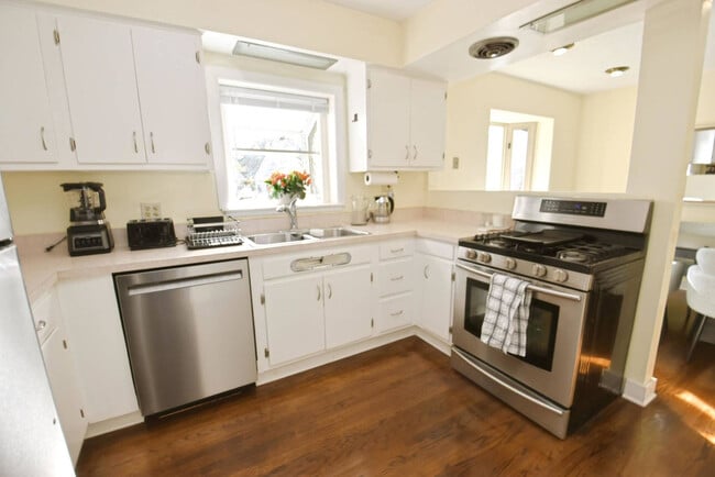 Building Photo - 426 E Pokagon St