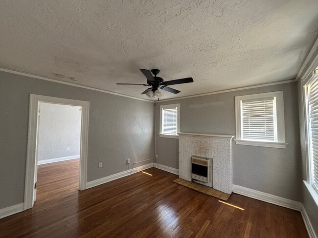 Building Photo - 1619 S Van Buren St