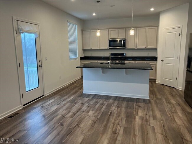 Foto del edificio - 63 Woodhull Cir
