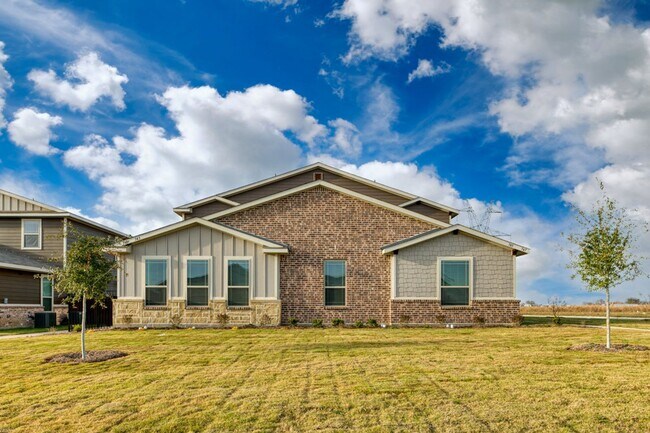 Building Photo - COMING SOON! GORGEOUS 2 BEDROOM 2 FULL BAT...