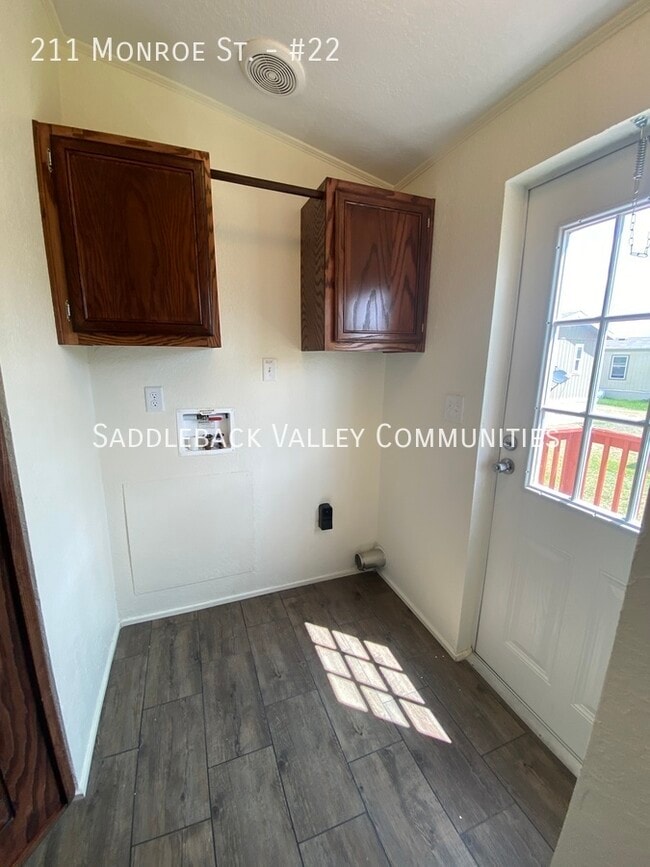 Building Photo - 211 Monroe St