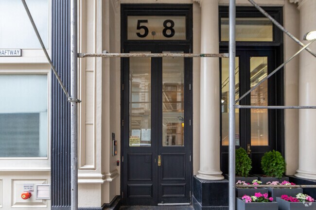 Entrance - 58 Walker St