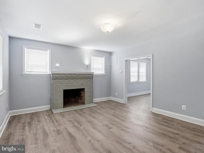 Foto del edificio - 5112 Crosswood Ave