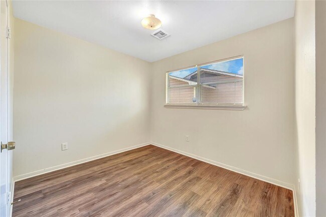 Building Photo - 12207 Swan River Dr