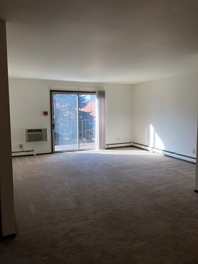 Building Photo - Mequon Parc Apartments