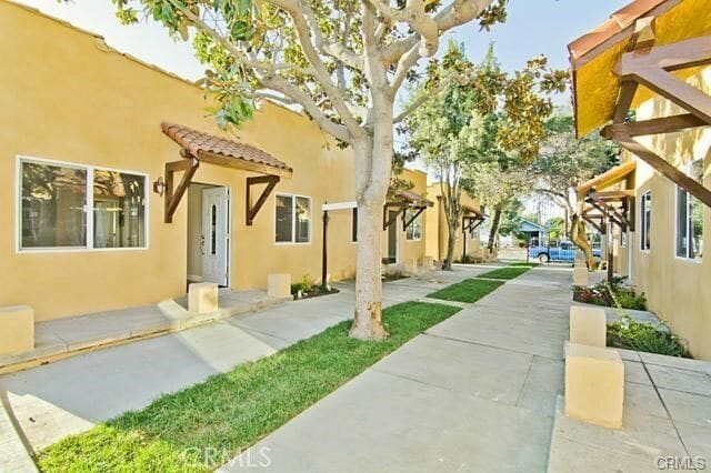 Photo - 626 W 59th Pl Apartment