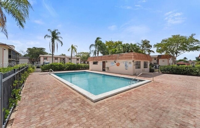 Building Photo - 20730 NE 8th Ct