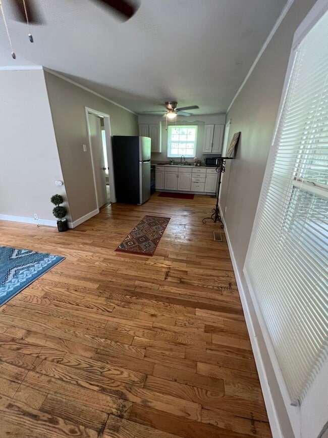 Building Photo - 3 Bed House! DEPOSIT-FREE Renting option thru OBLIGO! Deposit Alternative available.