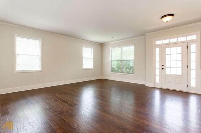 Foto del edificio - 7630 Settles Walk Ln