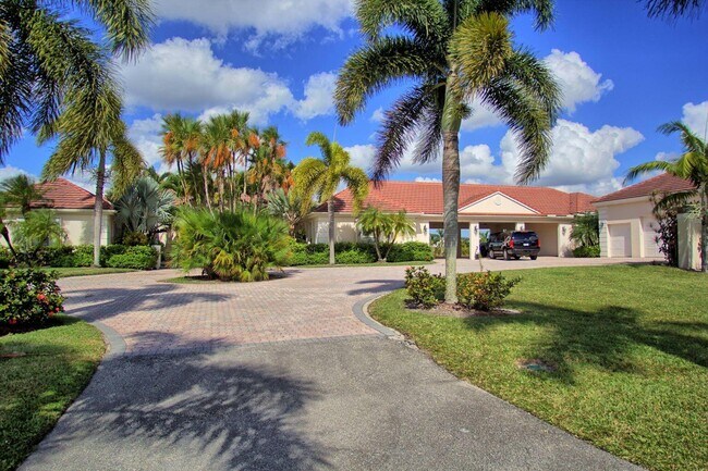 Building Photo - 15725 Estancia Ln