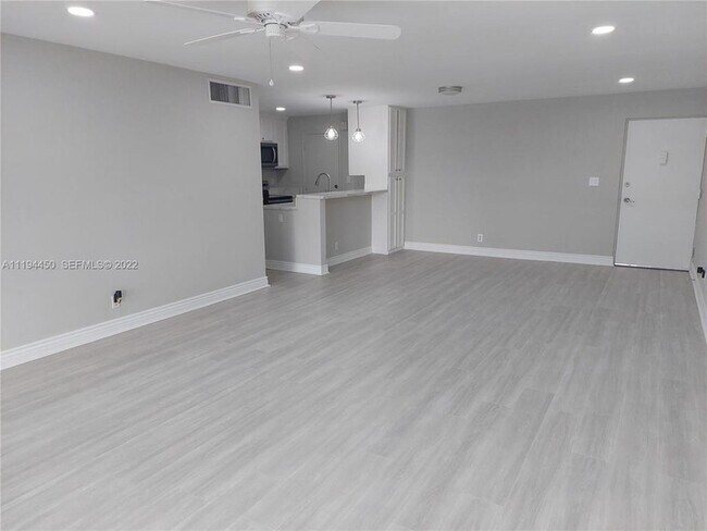 Foto del edificio - 1700 SE 15th St