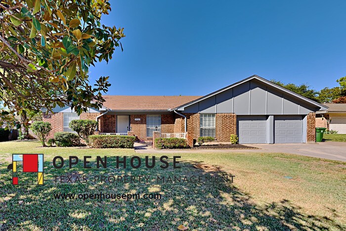 Primary Photo - 412 Chisholm Trail, Hurst