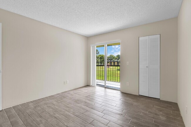 Foto del edificio - 414 Meadows Cir