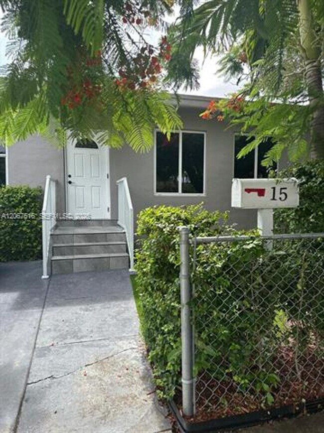 Foto del edificio - 15 NW 31st Ave