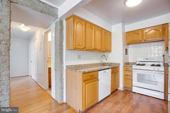 Building Photo - 4410 Briarwood Ct N